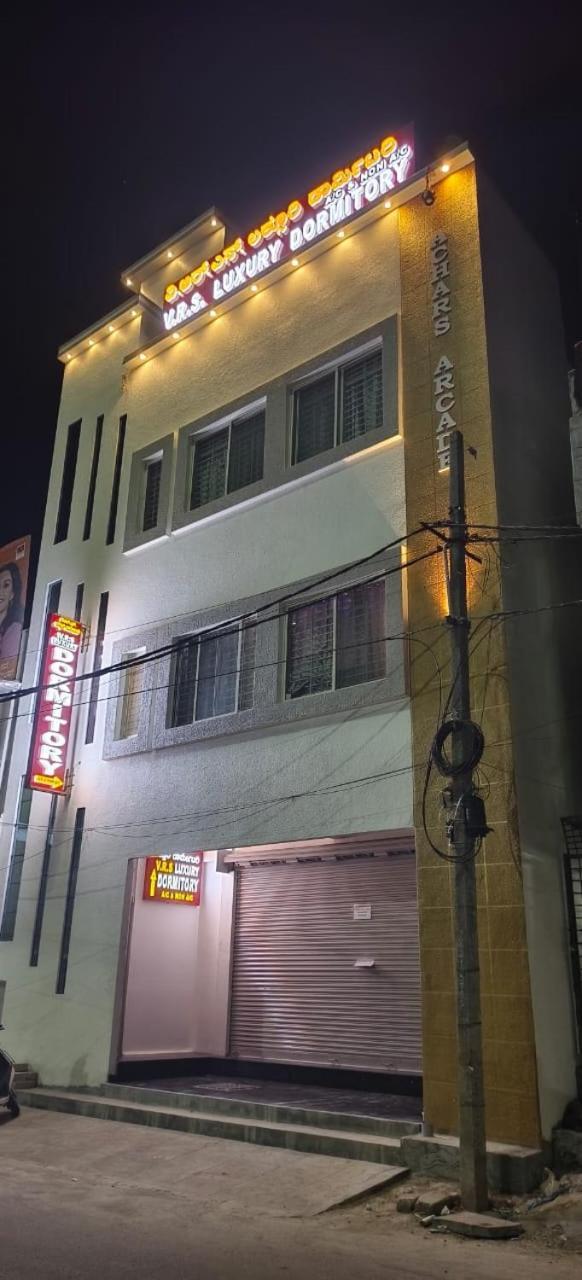 V R S Luxury Ac Dormitory マイソール エクステリア 写真